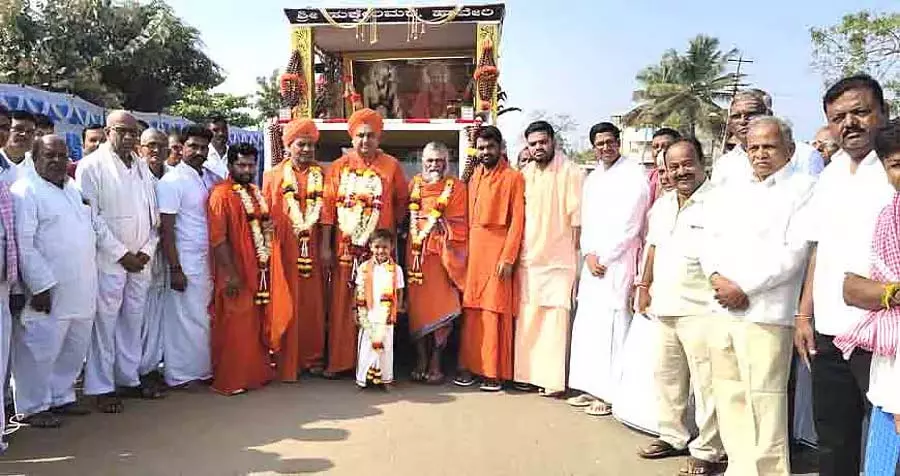 युवाओं को बुरी आदतों से दूर रहना चाहिए: Sadashiv Swamiji युवाओं को बुरी आदतों से दूर रहना चाहिए: Sadashiv Swamiji
