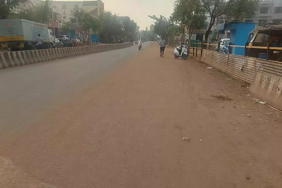 Badami : राज्य राजमार्ग कीचड़ से ढका Badami : राज्य राजमार्ग कीचड़ से ढका