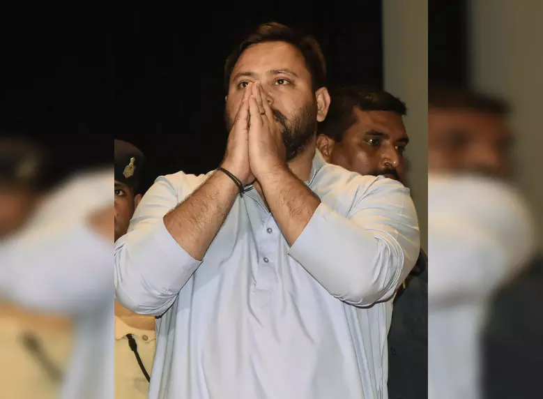 बिहार: राजद की समीक्षा बैठक में तेजस्वी यादव को चुना गया विधायक दल का नेता, हार पर हुई चर्चा बिहार: राजद की समीक्षा बैठक में तेजस्वी यादव को चुना गया विधायक दल का नेता, हार पर हुई चर्चा