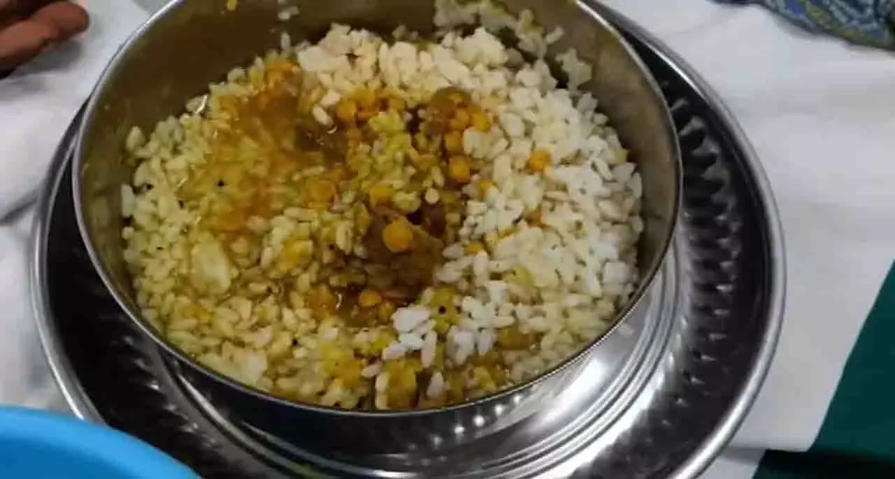 Odisha के दासपल्ला अस्पताल में मरीजों को परोसा गया बासी खाना Odisha के दासपल्ला अस्पताल में मरीजों को परोसा गया बासी खाना