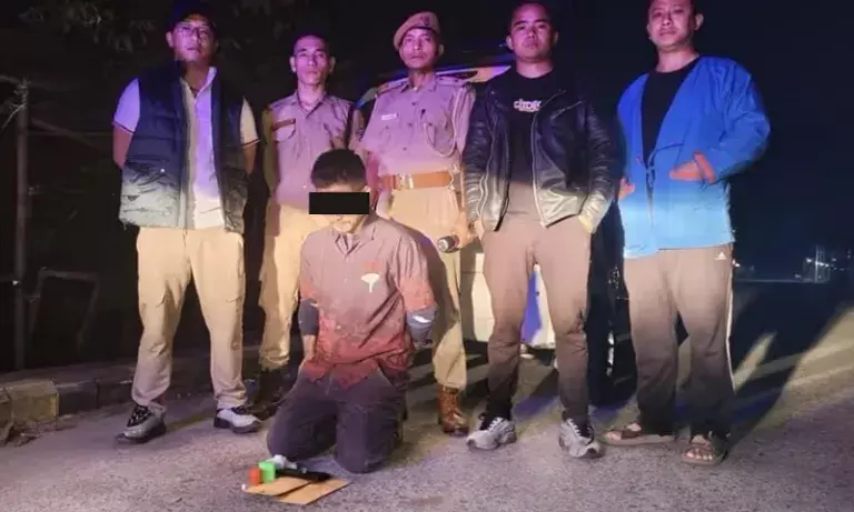 Arunachal: पूर्वी सियांग पुलिस ने पासीघाट में ड्रग तस्कर को गिरफ्तार, हेरोइन जब्त Arunachal: पूर्वी सियांग पुलिस ने पासीघाट में ड्रग तस्कर को गिरफ्तार, हेरोइन जब्त