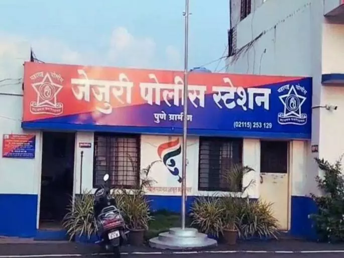 Purandar Taluka में शराब की दुकानें बंद करने पर सरपंच को बंदूक से धमकाया गया Purandar Taluka में शराब की दुकानें बंद करने पर सरपंच को बंदूक से धमकाया गया