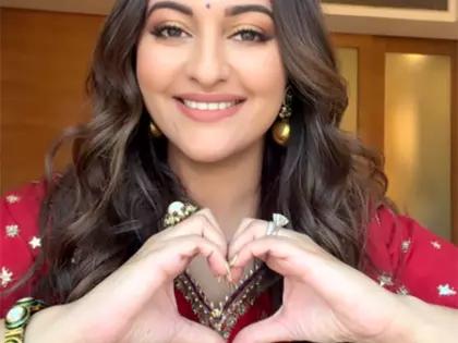 Sonakshi Sinha ने नए माता-पिता राजकुमार राव, पत्रलेखा को दी बधाई Sonakshi Sinha ने नए माता-पिता राजकुमार राव, पत्रलेखा को दी बधाई