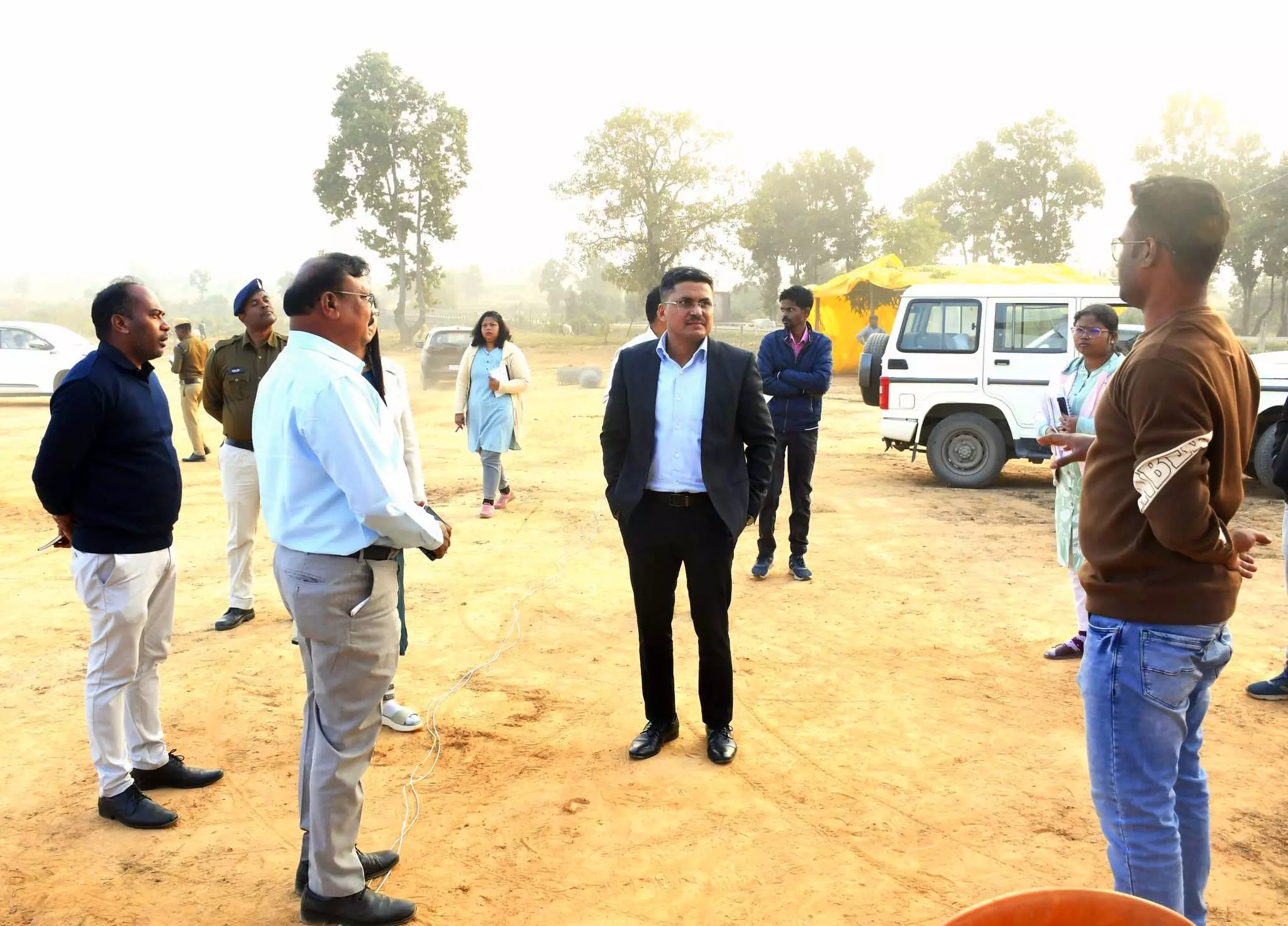 प्रभारी सचिव अवनीश शरण पहुंचे रामानुजगंज व विजयनगर, किसानों ने कहा- खरीदी प्रक्रिया सुचारू प्रभारी सचिव अवनीश शरण पहुंचे रामानुजगंज व विजयनगर, किसानों ने कहा- खरीदी प्रक्रिया सुचारू