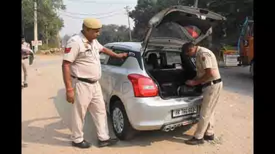 लाल किला विस्फोट मामले में नूह और जीजीएम में छापेमारी लाल किला विस्फोट मामले में नूह और जीजीएम में छापेमारी