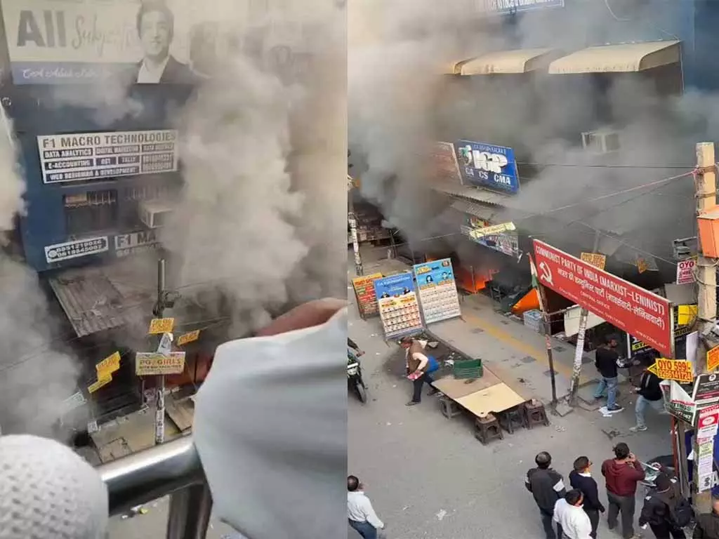बुकस्टोर में लगी आग से अफरा-तफरी, DFS ने मिनटों में पाया काबू बुकस्टोर में लगी आग से अफरा-तफरी, DFS ने मिनटों में पाया काबू