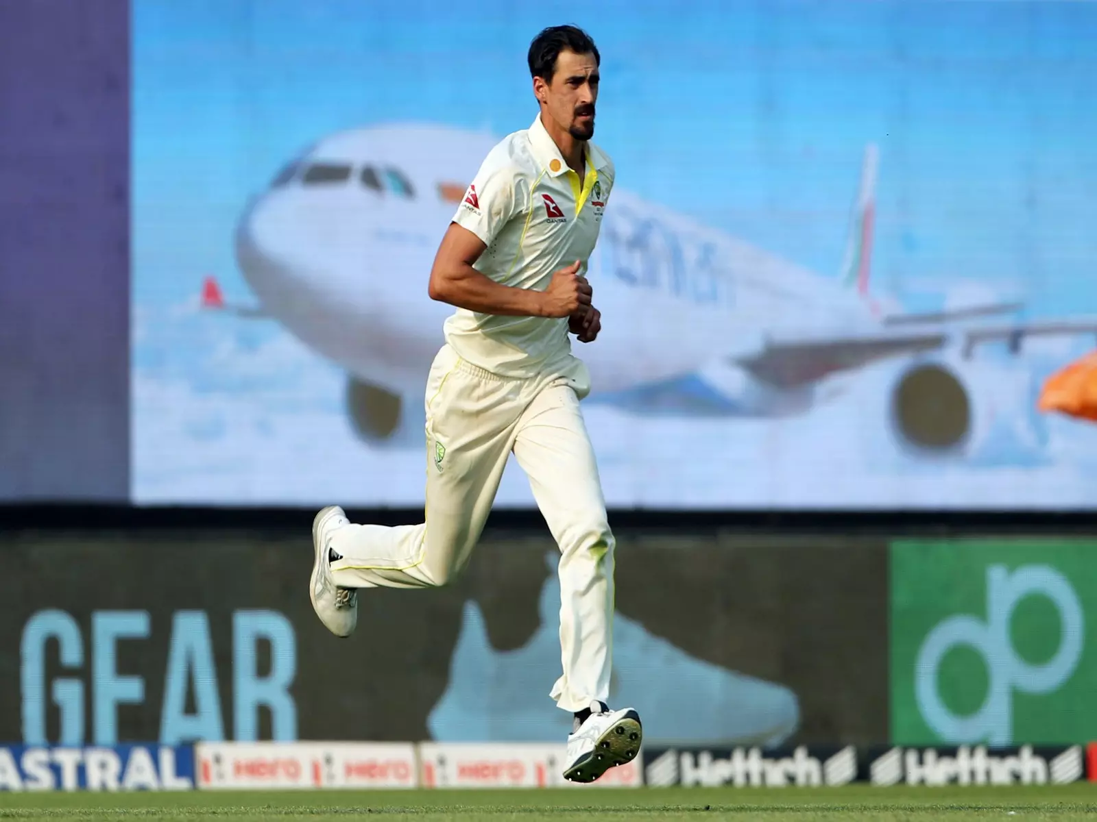 मिशेल स्टार्क ने उम्र को मात देते हुए रिकॉर्ड में किया सुधार, एशेज में इंग्लैंड के लिए चुनौती पेश मिशेल स्टार्क ने उम्र को मात देते हुए रिकॉर्ड में किया सुधार, एशेज में इंग्लैंड के लिए चुनौती पेश