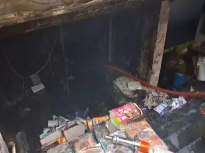 Delhi: लक्ष्मी नगर मेट्रो स्टेशन के पास किताबों की दुकान में भीषण आग लगी Delhi: लक्ष्मी नगर मेट्रो स्टेशन के पास किताबों की दुकान में भीषण आग लगी