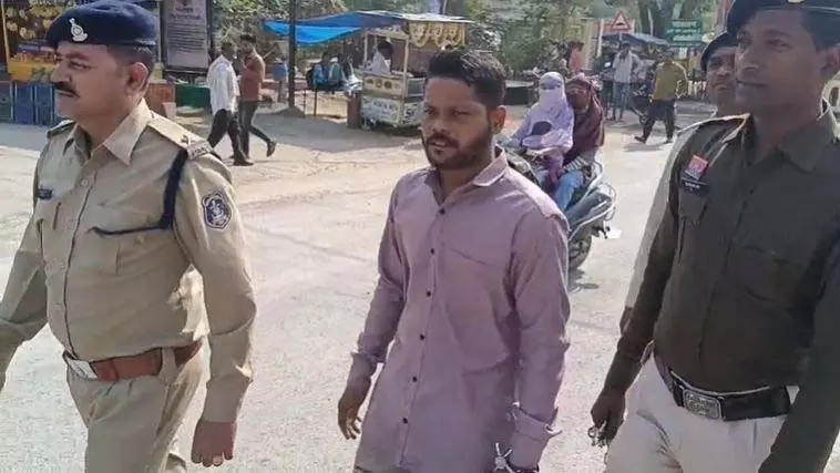 सतनामी समाज के खिलाफ डाला भड़काऊ पोस्ट, आरोपी नागपुर से गिरफ्तार सतनामी समाज के खिलाफ डाला भड़काऊ पोस्ट, आरोपी नागपुर से गिरफ्तार