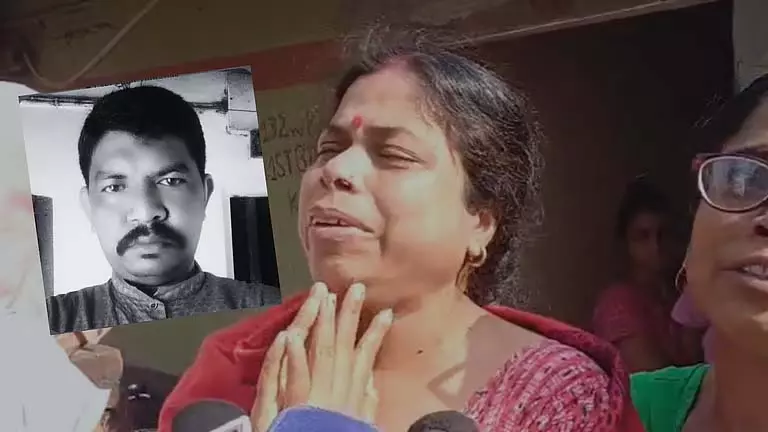 Dumdum निवासी ने की आत्महत्या, माता-पिता का नाम 2002 की सूची से गायब Dumdum निवासी ने की आत्महत्या, माता-पिता का नाम 2002 की सूची से गायब