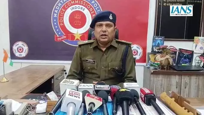 इंदौर में ट्रैफिक सुधार के लिए पुलिस का कड़ा प्रवर्तन और जागरूकता अभियान इंदौर में ट्रैफिक सुधार के लिए पुलिस का कड़ा प्रवर्तन और जागरूकता अभियान