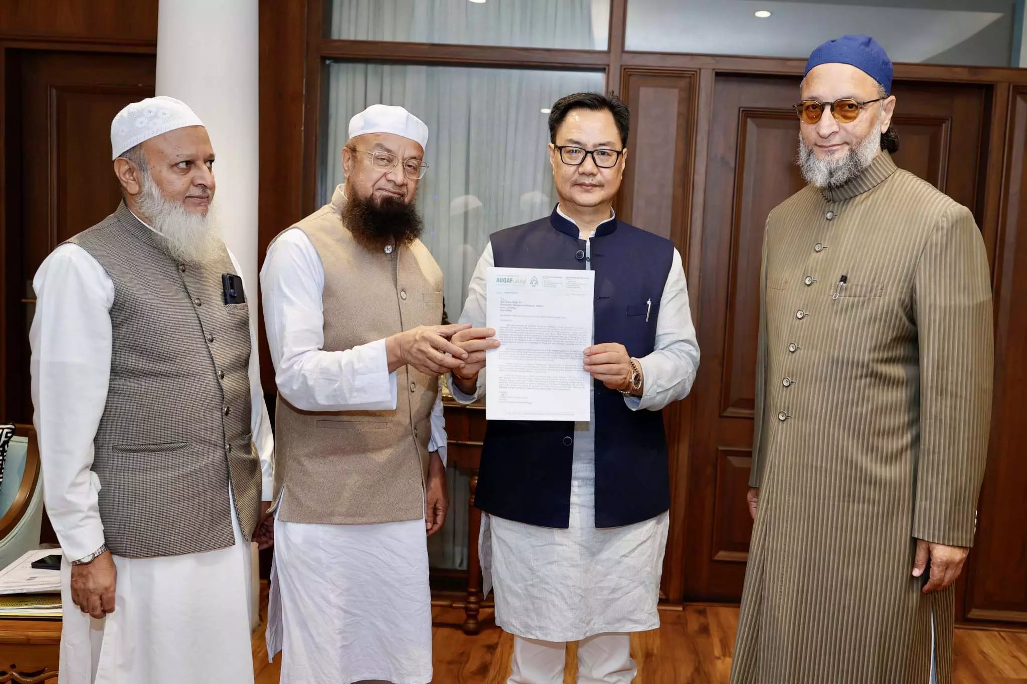 केंद्रीय मंत्री किरेन रिजिजू से मिले ओवैसी केंद्रीय मंत्री किरेन रिजिजू से मिले ओवैसी