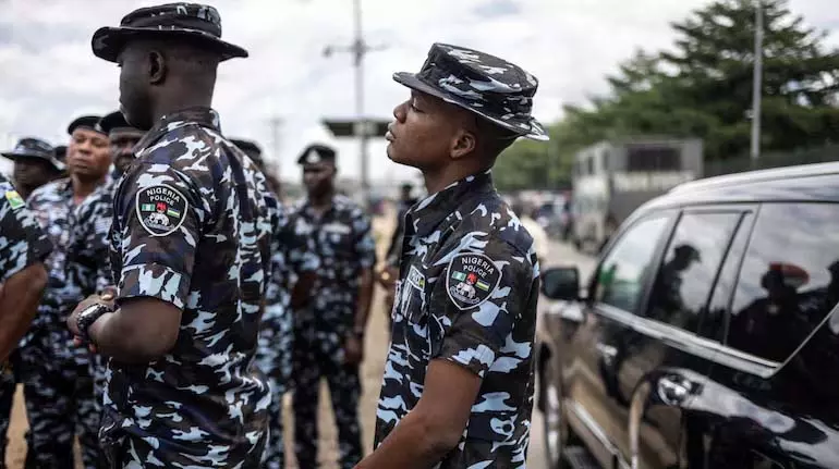 Nigerian school से 25 लड़कियों का अपहरण, उप-प्रधानाचार्य की सशस्त्र हमले में हत्या Nigerian school से 25 लड़कियों का अपहरण, उप-प्रधानाचार्य की सशस्त्र हमले में हत्या