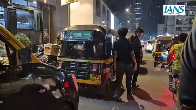 मुंबई में GAIL की ट्रॉम्बे पाइपलाइन क्षतिग्रस्त, MGL के 164 CNG स्टेशन बंद, शहर में लंबी कतारें मुंबई में GAIL की ट्रॉम्बे पाइपलाइन क्षतिग्रस्त, MGL के 164 CNG स्टेशन बंद, शहर में लंबी कतारें