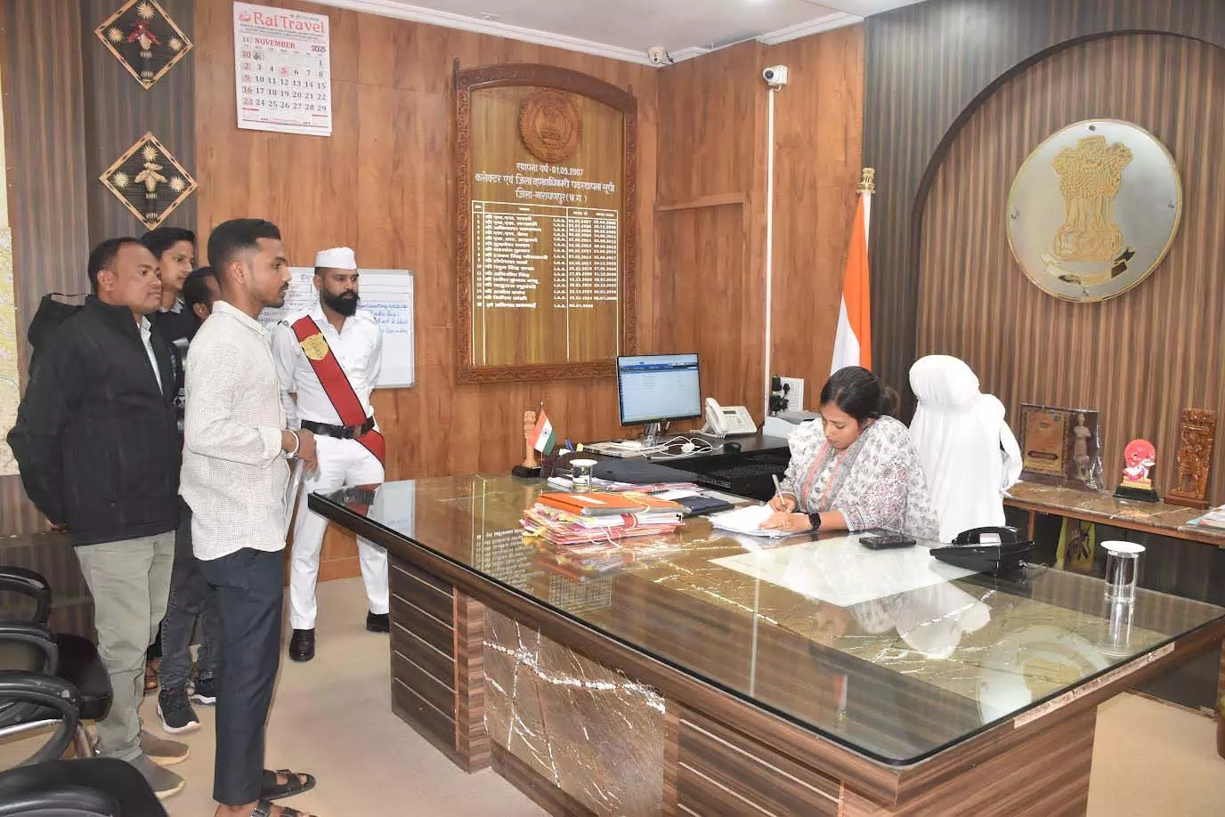 जनदर्शन में कलेक्टर ने सुनी आमजनों की समस्या, निराकरण करने का दिलाया भरोसा जनदर्शन में कलेक्टर ने सुनी आमजनों की समस्या, निराकरण करने का दिलाया भरोसा