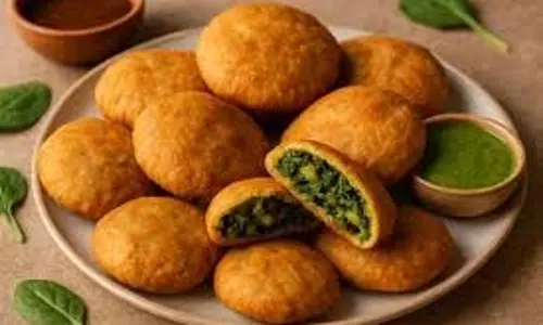 Palak Pyaaj Ki Kachori : सर्दियों में ट्राई करें क्रिस्पी पालक प्याज की कचौड़ी Palak Pyaaj Ki Kachori : सर्दियों में ट्राई करें क्रिस्पी पालक प्याज की कचौड़ी