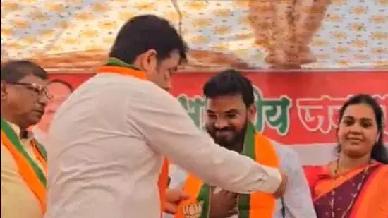 Palghar sadhu हत्याकांड के आरोपियों को भाजपा में शामिल किया, लेकिन तुरंत पीछे हट गई Palghar sadhu हत्याकांड के आरोपियों को भाजपा में शामिल किया, लेकिन तुरंत पीछे हट गई