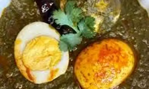 Egg Palak Curry: घर में बनाएं ढाबा स्टाइल ऐग पालक करी