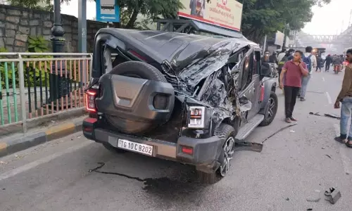Telangana: हैदराबाद के बेगमपेट में ट्रक ने जीप को टक्कर मारी, यात्री घायल