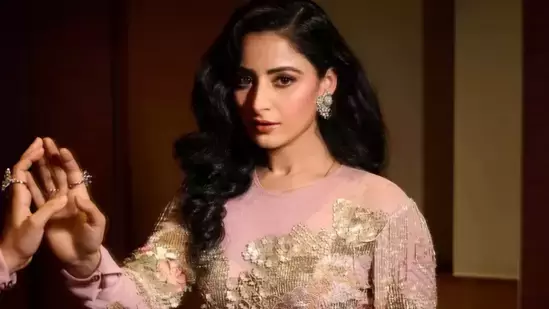 Aishwarya Sharma ने दुर्व्यवहार के आरोपों की निंदा करते हुए कहा, मुझे ही धमकाया जा रहा Aishwarya Sharma ने दुर्व्यवहार के आरोपों की निंदा करते हुए कहा, मुझे ही धमकाया जा रहा
