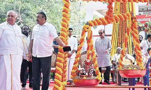 मंत्री ने ऐतिहासिक मूंगफली सम्मेलन का शुभारंभ किया: पहले दिन एक लाख से अधिक लोग पहुंचे