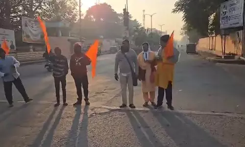 Odisha के क्योंझर में विहिप के 12 घंटे के बंद से जनजीवन प्रभावित Odisha के क्योंझर में विहिप के 12 घंटे के बंद से जनजीवन प्रभावित