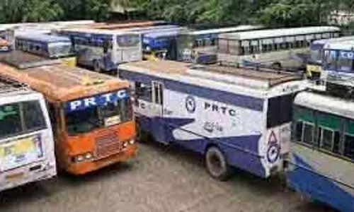 Amritsar PRTC बसों के सड़क से नदारद रहने से यात्रियों को असुविधा