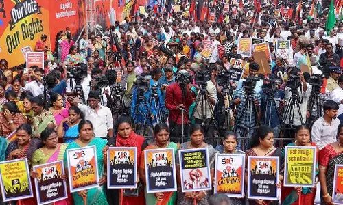 Tamil Nadu राजस्व कर्मचारी बोले, काम के दबाव के चलते SIR का बहिष्कार