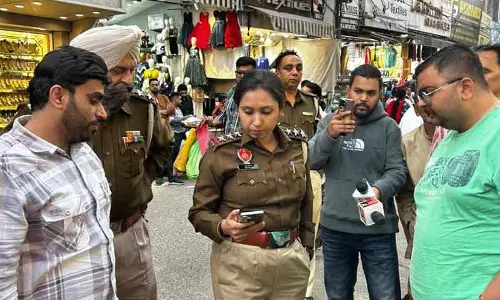 Jalandhar नगर निगम ने सफाई और यातायात सुधार के लिए अतिक्रमण विरोधी अभियान शुरू किया Jalandhar नगर निगम ने सफाई और यातायात सुधार के लिए अतिक्रमण विरोधी अभियान शुरू किया