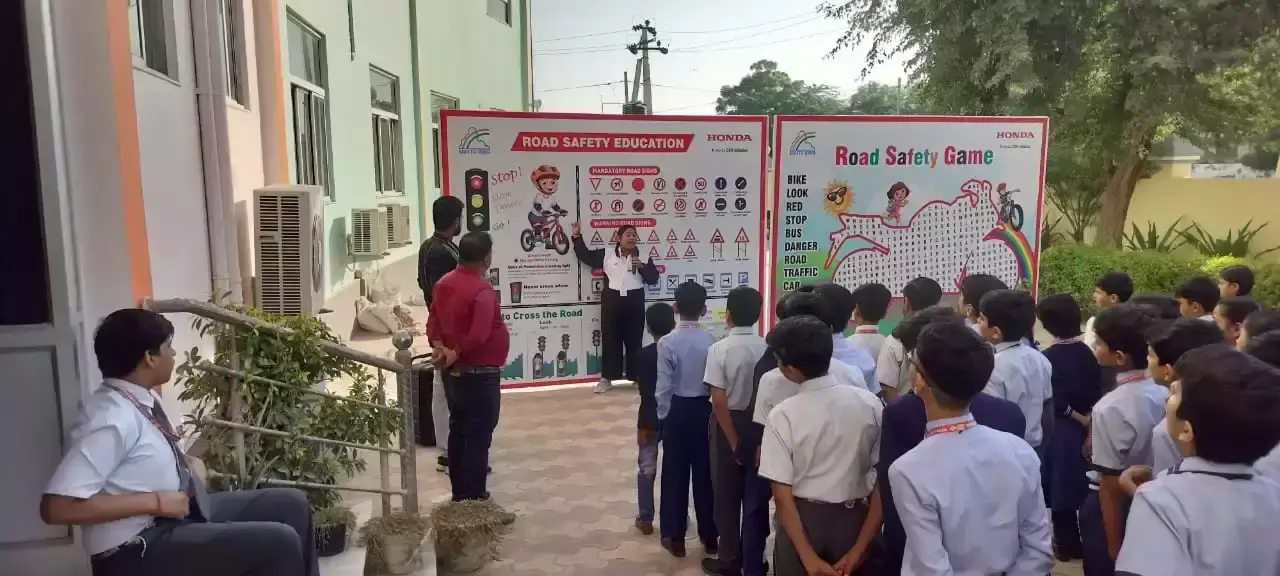 Bikaner: रोड सेफ्टी कैंप में युवाओं ने सीखी जरूरी बातें