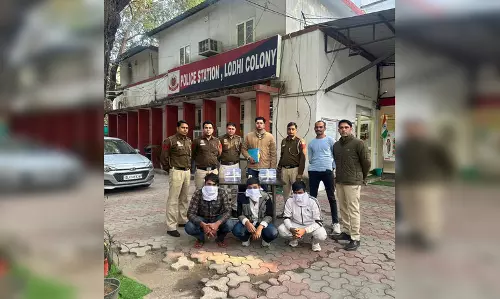 पुलिस की मुस्तैदी, फ्लाईओवर पर तीन अपराधी गिरफ्तार, दो देसी कट्टे-छह कारतूस बरामद पुलिस की मुस्तैदी, फ्लाईओवर पर तीन अपराधी गिरफ्तार, दो देसी कट्टे-छह कारतूस बरामद