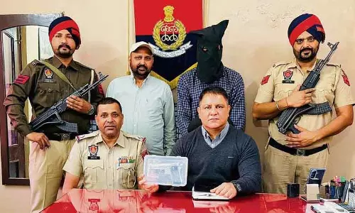 Ludhiana अवैध पिस्तौल और कारतूस के साथ पुलिस के जाल में फंसा व्यक्ति Ludhiana अवैध पिस्तौल और कारतूस के साथ पुलिस के जाल में फंसा व्यक्ति