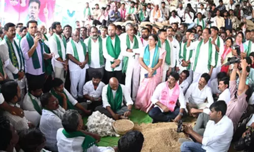 कपास किसानों की मांगों के समर्थन में KTR, दोनों सरकारों पर साधा निशाना