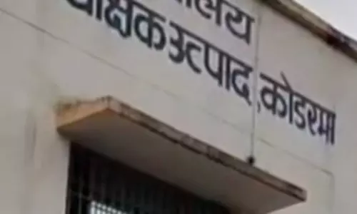 झारखंड में आबकारी टीम पर हमला, भीड़ ने दो आरोपी शराब कारोबारियों को छुड़ाया झारखंड में आबकारी टीम पर हमला, भीड़ ने दो आरोपी शराब कारोबारियों को छुड़ाया