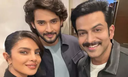 Priyanka Chopra, महेश बाबू और पृथ्वीराज ने एक शानदार सेल्फी के लिए पोज़ दिया Priyanka Chopra, महेश बाबू और पृथ्वीराज ने एक शानदार सेल्फी के लिए पोज़ दिया