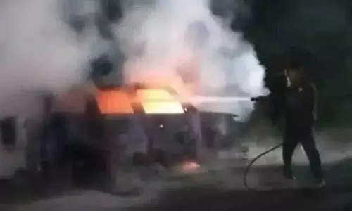 Ambulance में आग लगने से एक नवजात शिशु और एक डॉक्टर समेत चार लोग जिंदा जल गए
