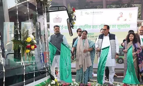 दिल्ली में 40 नई इलेक्ट्रिक बसें: Rekha Gupta