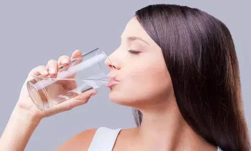 क्या आपको ये लक्षण दिखाई दे रहे हैं? इसका मतलब है कि आप पर्याप्त पानी नहीं पी रहे हैं!