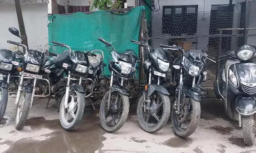 Pune : दो वर्षों में 3,170 वाहन चोरी, 294 चेन-स्नैचिंग की घटनाएं, 164 मोबाइल चोरी Pune : दो वर्षों में 3,170 वाहन चोरी, 294 चेन-स्नैचिंग की घटनाएं, 164 मोबाइल चोरी