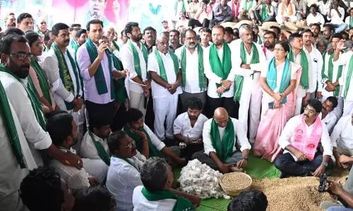 KTR ने किसानों की समस्याओं को अनदेखा करने पर दोनों सरकारों को घेरा KTR ने किसानों की समस्याओं को अनदेखा करने पर दोनों सरकारों को घेरा