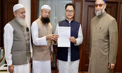 Rijiju ने ओवैसी समेत नेताओं से मुलाकात, अल्पसंख्यक विकास पर चर्चा Rijiju ने ओवैसी समेत नेताओं से मुलाकात, अल्पसंख्यक विकास पर चर्चा