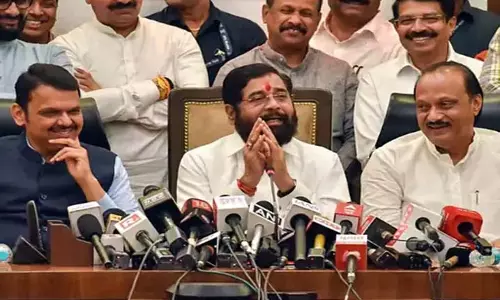 फडणवीस कैबिनेट की बैठक में नहीं पहुंचे शिंदे गुट के मंत्री, राजनीतिक हलचल तेज
