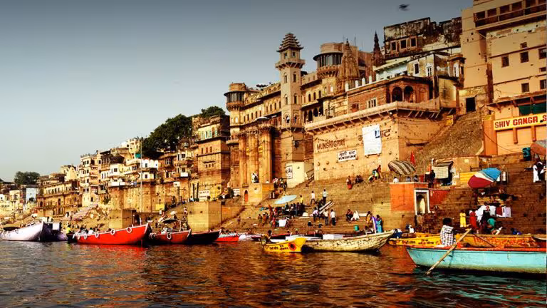 Varanasi: काशी में धार्मिक माहौल, मंदिर मार्ग पर गूंजेगा शिव मंत्र Varanasi: काशी में धार्मिक माहौल, मंदिर मार्ग पर गूंजेगा शिव मंत्र