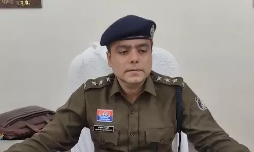 फर्जी छापेमारी की गई महापौर के घर के सामने, संदिग्ध की तलाश में पुलिस फर्जी छापेमारी की गई महापौर के घर के सामने, संदिग्ध की तलाश में पुलिस
