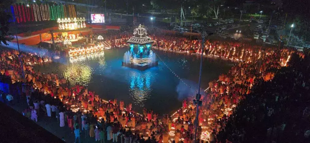 श्रीशैलम लक्ष दीपोत्सव से जगमगा उठा