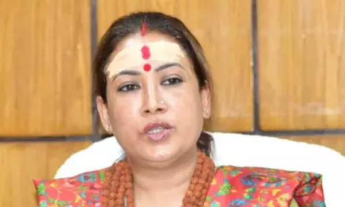 Almora: कैबिनेट मंत्री रेखा का ग्रामीणों से सीधा संवाद Almora: कैबिनेट मंत्री रेखा का ग्रामीणों से सीधा संवाद
