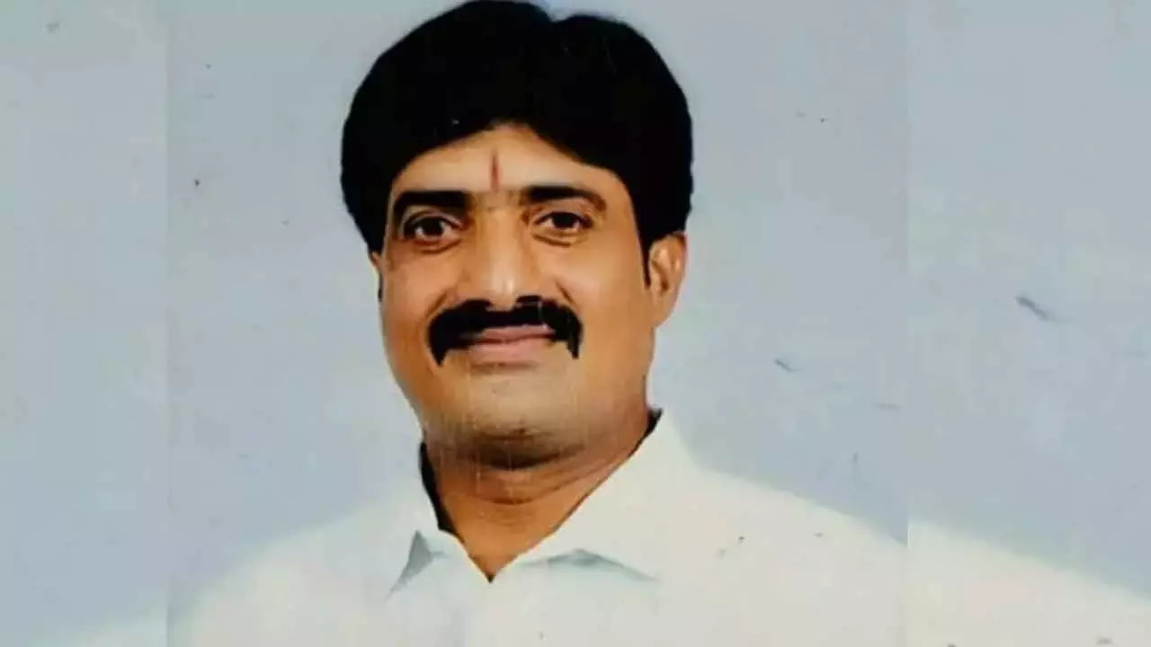 Telangana: विधायक विजयुडु ने जलाशयों में मछलियां छोड़ीं