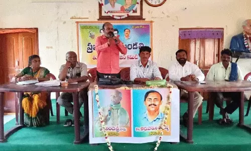 कला ही लोगों को जागरूक बनाती है: Velpula Venkanna कला ही लोगों को जागरूक बनाती है: Velpula Venkanna