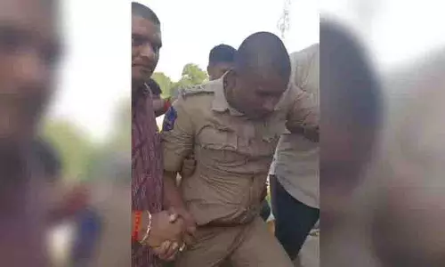 ACB ने रिश्वत लेते हुए एसआई को मेडक में गिरफ्तार किया ACB ने रिश्वत लेते हुए एसआई को मेडक में गिरफ्तार किया