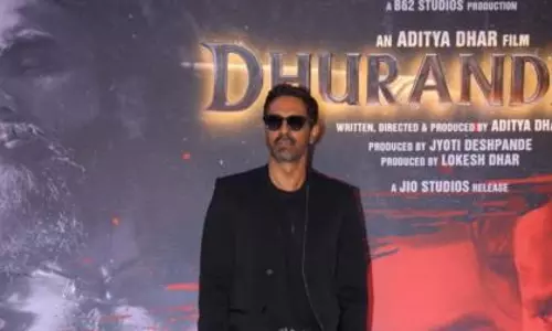 Arjun Rampal ने सेट पर चोट के बावजूद धुरंधर की शूटिंग जारी रखी Arjun Rampal ने सेट पर चोट के बावजूद धुरंधर की शूटिंग जारी रखी